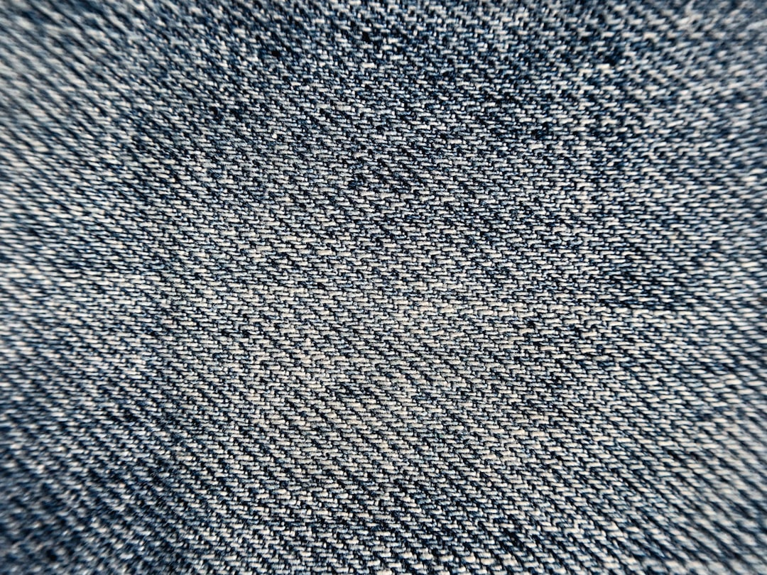 From 'Big E' to 'small e': Why the 1971 Levi's Tab Transition is Crucial for Dating Vintage Jeans